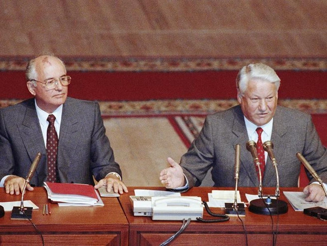 Михаил Горбачев и Борис Ельцин | Источник: Александр Чумичев / ТАСС