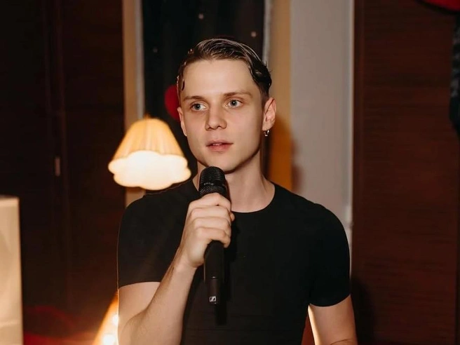 Артист признался, что некоторые просьбы поклонниц заставляют его теряться | Источник: dmitrienko_vanya / Instagram (экстремистская организация, деятельность запрещена на территории РФ)