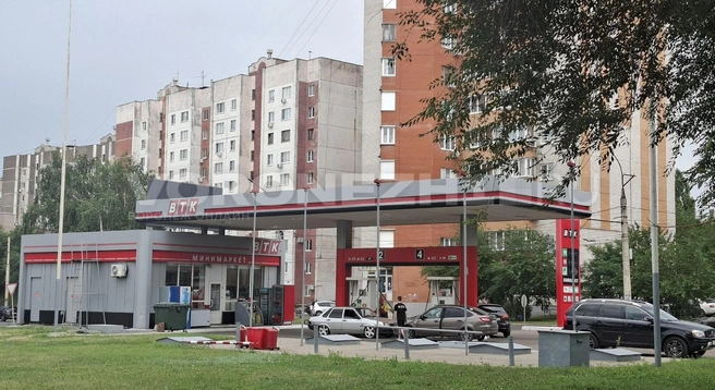 АЗС «ВТК» в Воронеже едва ли не на каждом повороте. И бензин там сейчас, на удивление, всегда есть. Водители говорят, хоть и дорого, а деваться некуда | Источник: Алёна Воропаева / Voronezh1.ru