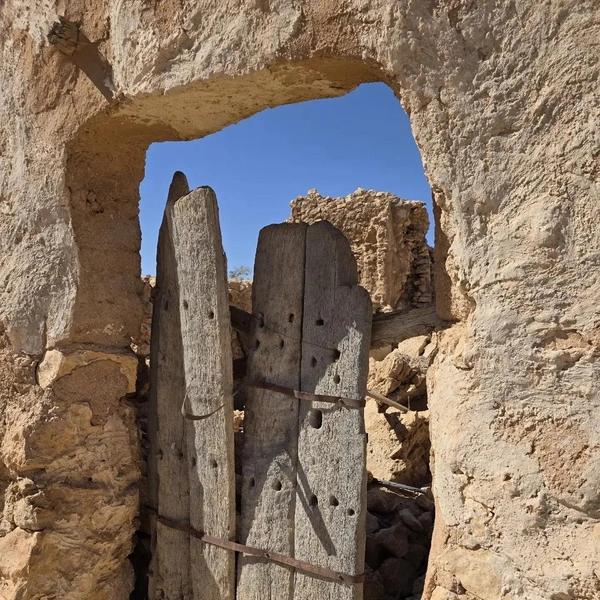 «Городок хоббитов» и подземный дом на 8 семей в пустыне: россиянин рассказал, зачем стоит лететь в Ливию