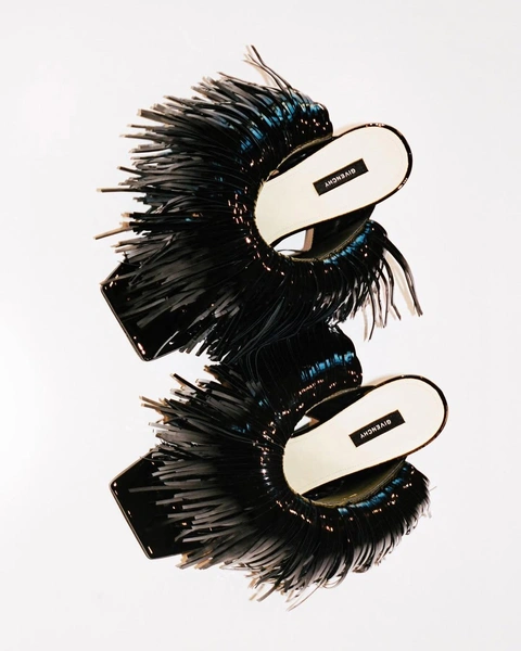Источник: Givenchy 