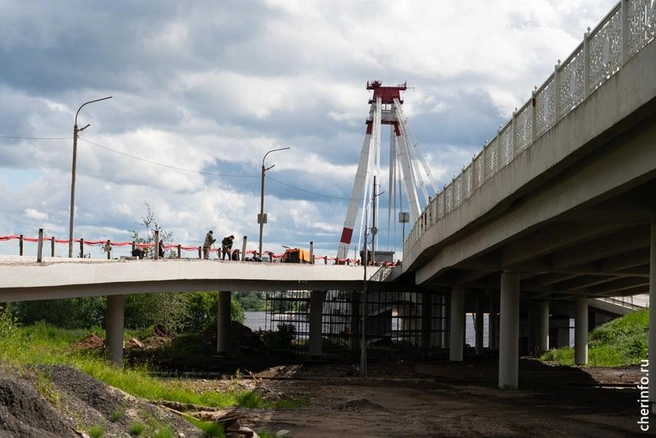 Андрей Накрошаев поручил ускорить ремонт Октябрьского моста | Источник: st.cherinfo.ru