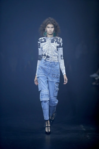 Balenciaga ss18 | Источник: Legion Media