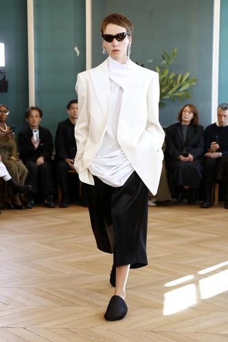 Carven ss25 | Источник: Legion Media