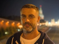Антон Батырев: «С бывшей спокойно договариваемся, подстраховываем друг друга»