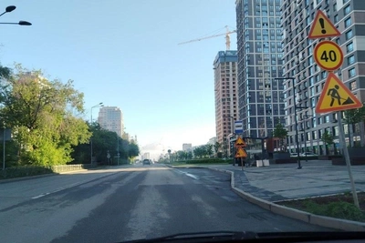 На загруженной улице в Екатеринбурге снизили скорость