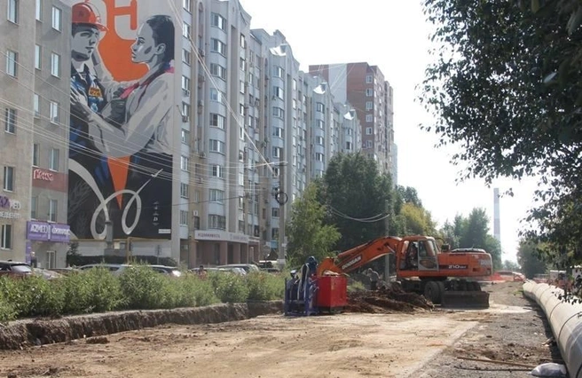 …и в сентябре 2024 года. За это время успели раскопать, поменять трубы и закопать обратно | Источник: РКС-Самара / T.me