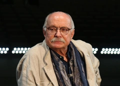 Создал крепкую семью после развода с Вертинской, породнился с Ивлеевой, дал работу Ефремову. Перемены Никиты Михалкова