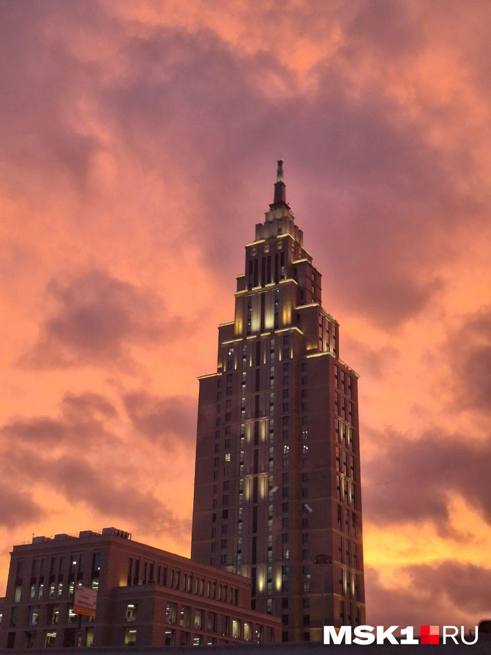 Розовый рассвет в Москве | Источник: Читатель MSK1.RU