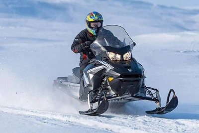 Двое погибли при катании на снегоходе