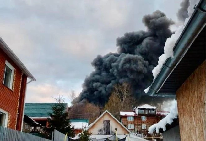 Возгорание устраняли 43 человека | Источник: АСТ-54