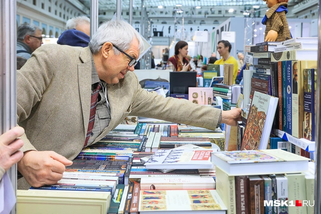 Книг очень много! Глаза разбегаются! | Источник: Артем Устюжанин / MSK1.RU