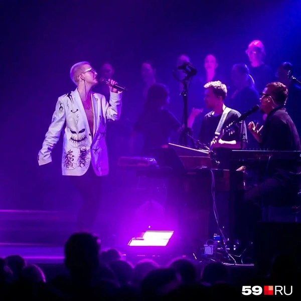 Тося Чайкина спела «Никаких больше вечеринок» группы Cream Soda | Источник: Василина Любимова / 59.RU