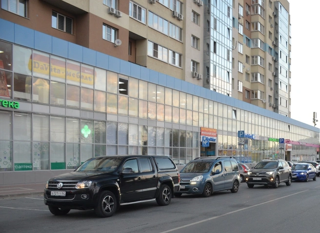 На улице Чапаева пьяный мужчина случайно вывалился из окна | ya62.ru