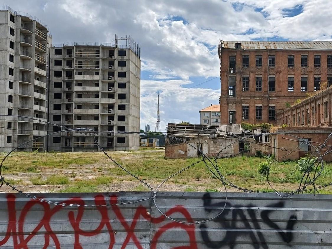 От заброшки до жилья бизнес-класса. В центре Краснодара решили реанимировать долгострой на улице Березанской