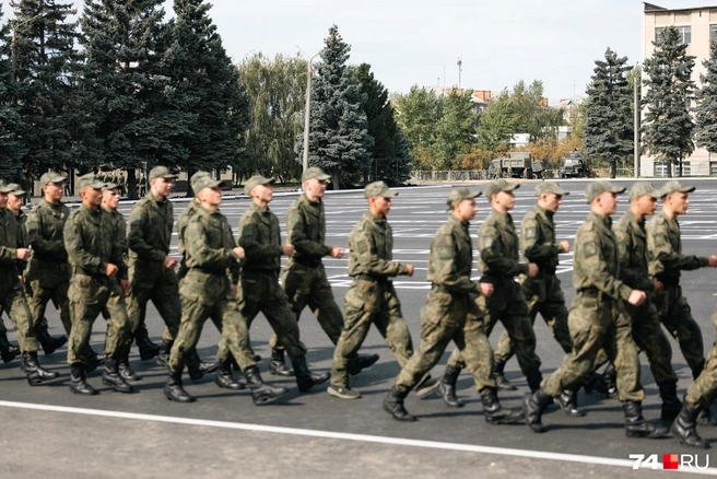 На плацу уже проходят первые построения | Источник: Наталья Лапцевич