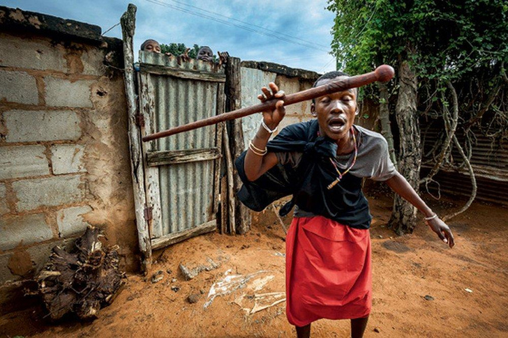 Доктор транс: как шаманы лечат больных в Мозамбике