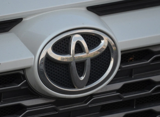 Автомобили «Лада» и Toyota признали самыми аварийными в России в 2022 году | ya62.ru