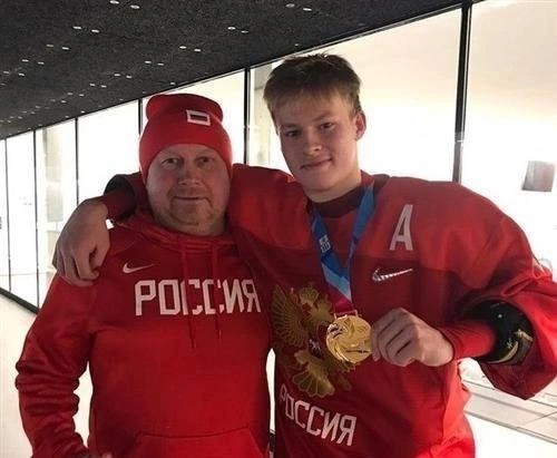 Матвей Мичков со своим отцом Андреем | Источник: matvey_michkov / Vk.com