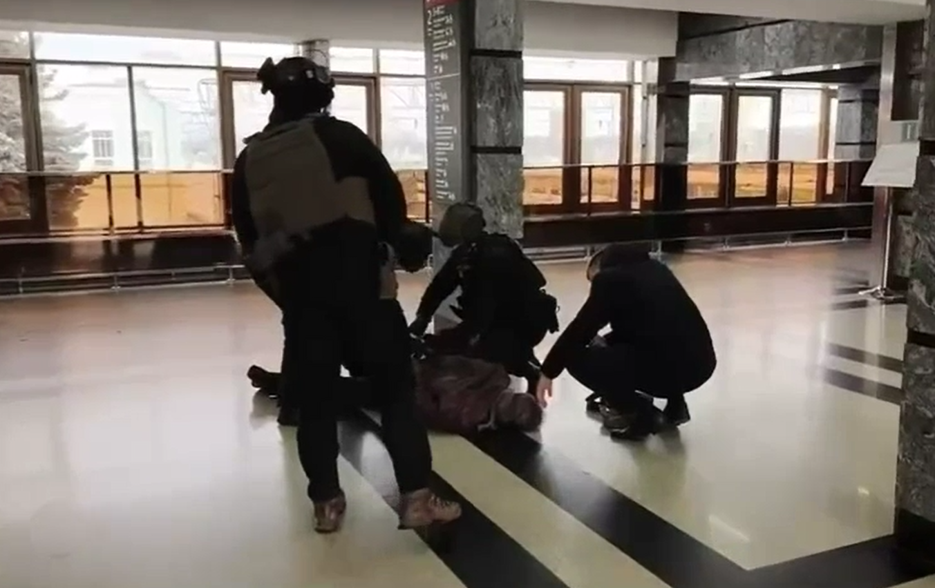 «Себя позиционировал как опытного „решалу“»: мошенник обманул предпринимательницу с бизнесом на вокзале Челябинска