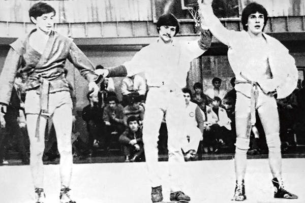 Юноша занимался самбо, дзюдо и спортивной гимнастикой (крайний справа)