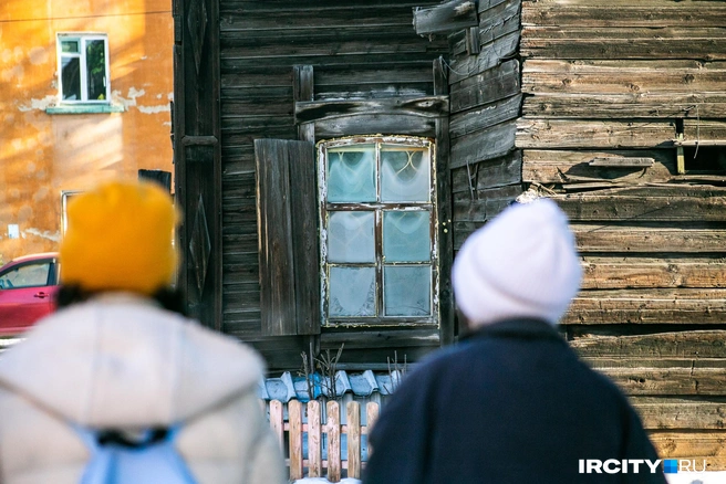 Совсем замерзшее окошко на первом этаже | Источник: Ксения Филимонова / «ИрСити»