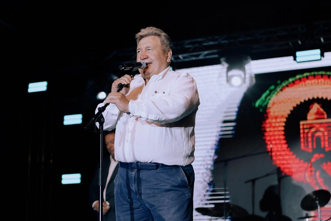 Сергей Маклаков: «Наш многотысячный коллектив поздравляет всех варненцев с днем рождения села» | Источник: Ольга Авраменко
