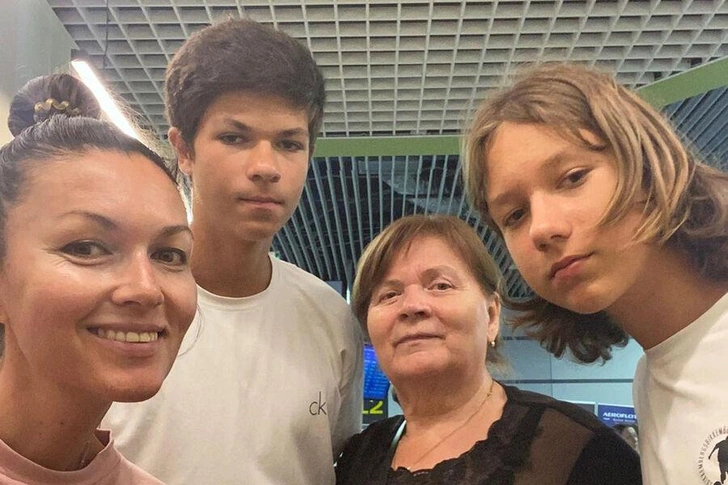 Юлия, Иван, Любовь Такшина и Федор