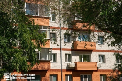 В Благовещенске за лето обновили 10 фасадов и 4 здания подсветили