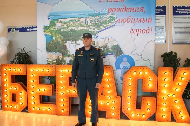 Пожарного хорошо знают в Бердске — он популяризировал профессию и проводил детские экскурсии по пожарной части | Источник: Пресс-служба ГУ МЧС России по НСО