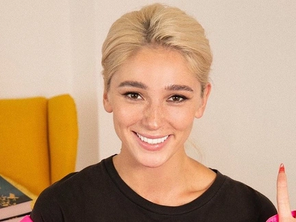 Безразмерные пуховики, как у Насти Ивлеевой, и «сумасшедшие» экошубы: топ-10 вещей must-have зимы