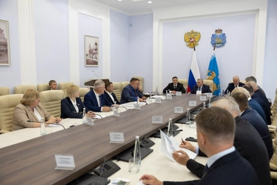 Перед отчетом губернатор встретился с фракциями