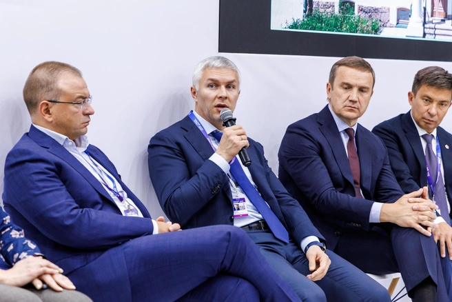 Рустам Галямов подтвердил, что вопрос законодательства в сфере охраны памятников стоит остро, причем давно | Источник: пресс-служба форума 100+ TechnoBuild