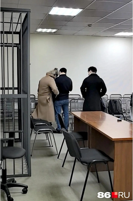 Экс-заму губернатора дали попрощаться с семьей | Источник: Анастасия Шевякова / 86.RU
