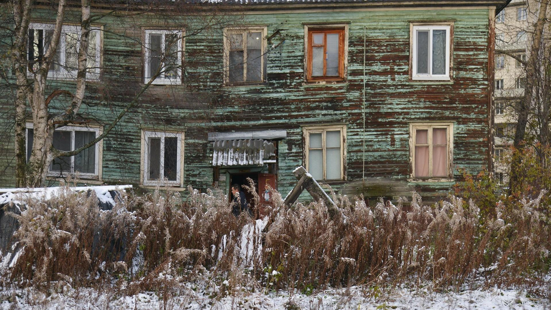 «Возьмите с собой чувство единства»: активисты из Архангельска решили заколотить пустующие деревяшки