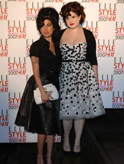 Эми Уайнхаус (Amy Winehouse) и Келли Осборн (Kelly Osbourne) 