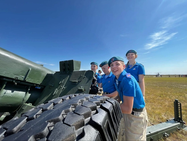 Самарские школьники делают первые шаги к военной службе в патриотических клубах | Источник: ВПК «Центр Плотниковых»