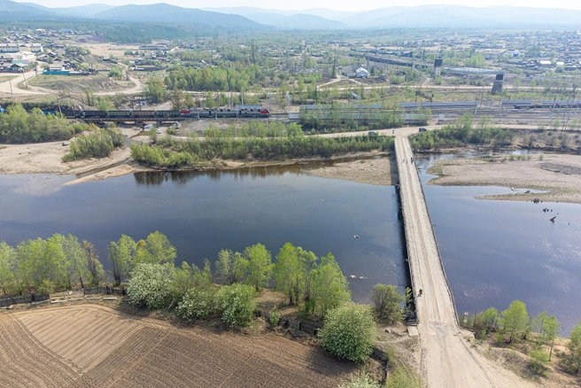 В ХМАО вместо разрушенного моста через протоку Сингапайскую под Нефтеюганском построят временный за 270 млн | Источник: Олег Фёдоров / CHITA.RU