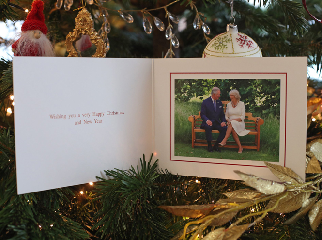 Зачем принцу Чарльзу две рождественские открытки