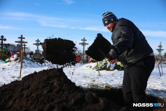 Это непростой труд | Источник: Евгений Софийчук / NGS55.RU