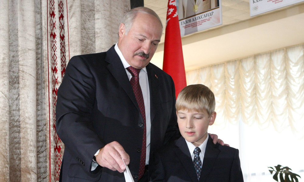 Президент белоруссии лукашенко биография семья фото жены и детей