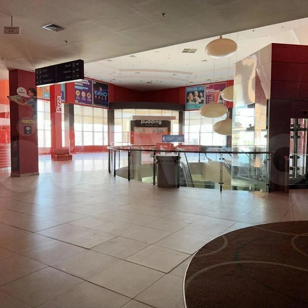 Знакомый многим холл | Источник: Avito.ru