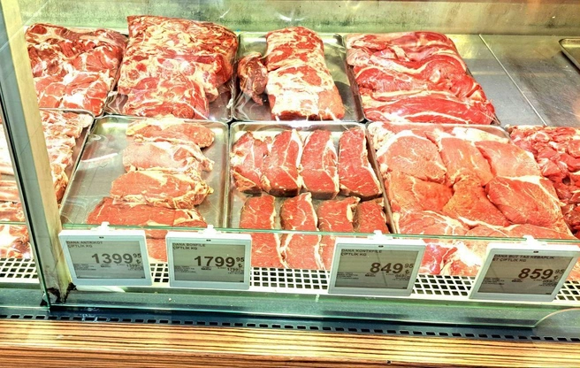 Подошли к самому ошеломляющему. Как вам такие цены на говядину? | Источник: читатель 72.RU