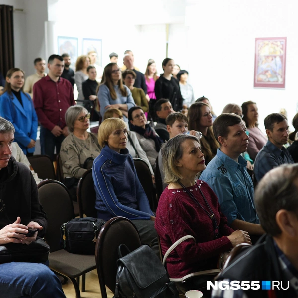 На открытие выставки пришли десятки людей | Источник: Евгений Софийчук / NGS55.RU