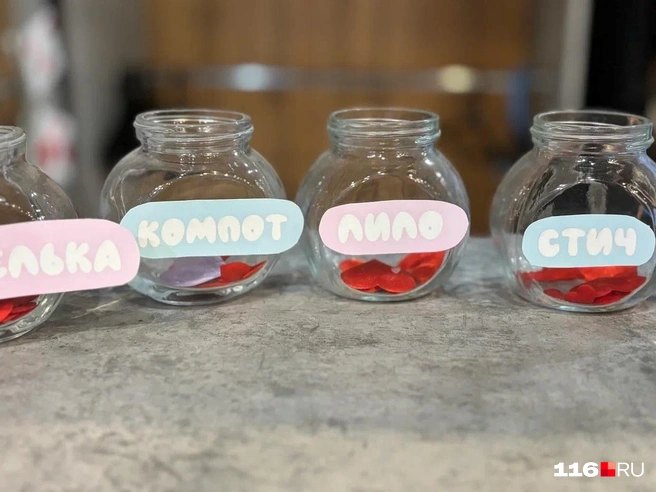 В конце посещения каждый гость может выбрать самого любимого ежика, отдав ему сердечко | Источник: Регина Алтынбаева/ 116 RU