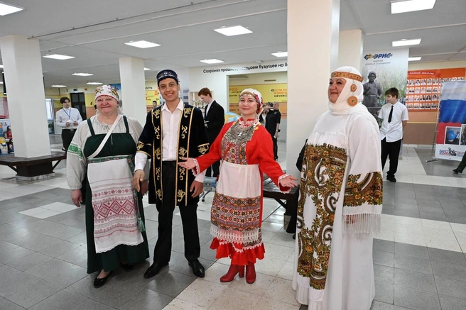 Участники форума познакомились с родословными, национальными костюмами и играми народов Прикамья | Источник: пресс-служба Законодательного собрания Пермского края