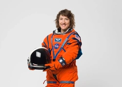 Кристина Кук — первая в истории женщина, которая полетела к Луне