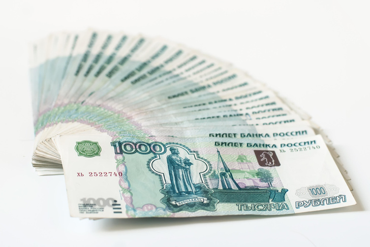 ЦБ поднял ключевую ставку до 12%: что это означает для простых россиян и как изменится курс рубля?