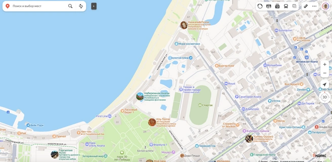Стадион находится в отличном месте рядом с Черным морем | Источник: Yandex.ru