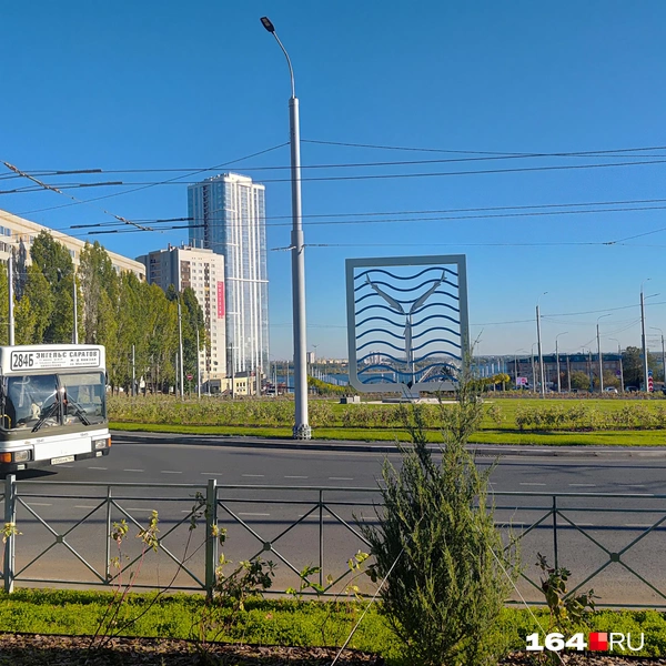 Герб Саратова в кольце дорог. | Источник: Сергей Гендин / 164.RU